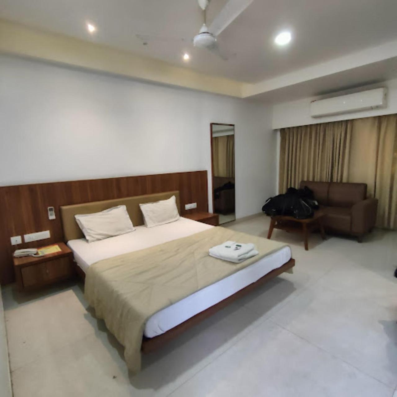 Hotel Anjali Palace Будж Екстериор снимка